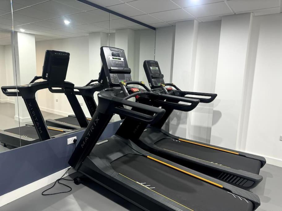 Luxury Oaks Suite, Free Private Parking, 2 Bed 2 Bathroom Apartment, Central Solihull เบอร์มิงแฮม ภายนอก รูปภาพ