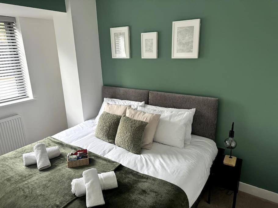 Luxury Oaks Suite, Free Private Parking, 2 Bed 2 Bathroom Apartment, Central Solihull เบอร์มิงแฮม ภายนอก รูปภาพ