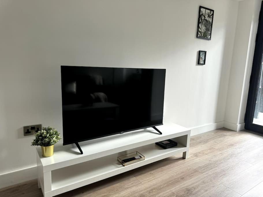 Luxury Oaks Suite, Free Private Parking, 2 Bed 2 Bathroom Apartment, Central Solihull เบอร์มิงแฮม ภายนอก รูปภาพ